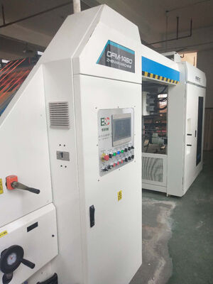 Kalt- oder Heißlaminierung Walzplattenlaminierungssystem mit 30 kW Maschinenleistung, das einen reibungslosen Laminationsprozess gewährleistet