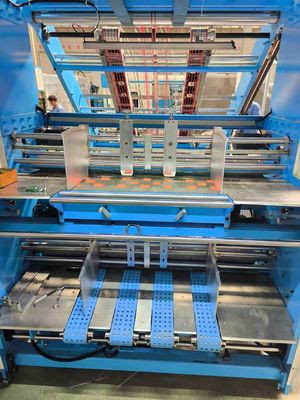 Präzise Blech-zu-Blatt-Laminationsmaschine für Wellpapier mit automatischer Korrektur und Hochgeschwindigkeitsservo-Steuerung