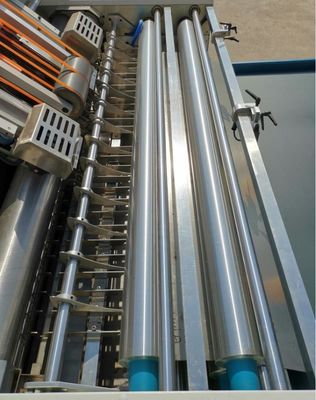 Automatische Flötenlaminiermaschine, die eine präzise Lamination von Wellpappe und eine höhere Produktionseffizienz bietet