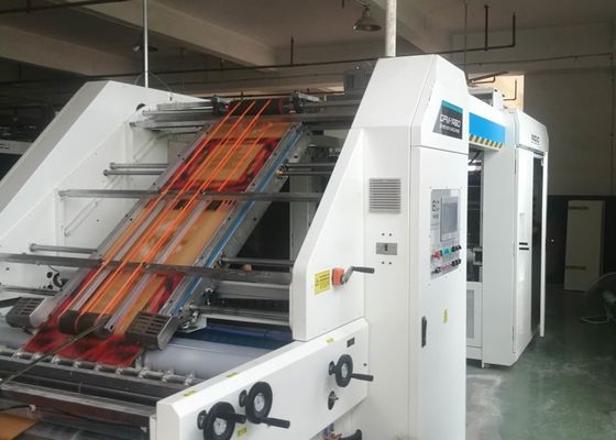 Hochgeschwindigkeits-1500mm Flöten-lamellierende Maschine für die Befestigung der Wellpappe und gerunzelt