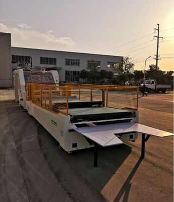 1450mm 1650mm automatischer Hochgeschwindigkeitsflöten-Aufkleber-Kleber, der Flöte Laminatorr für Wellpappe haftet