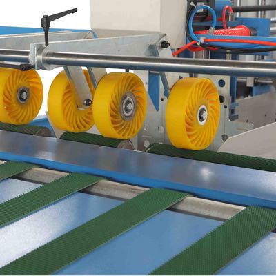 1900mm Selbsthochgeschwindigkeitsblatt, zum des lamellierenden Maschinen-Stapels Turner And Stacker Machine zu bedecken
