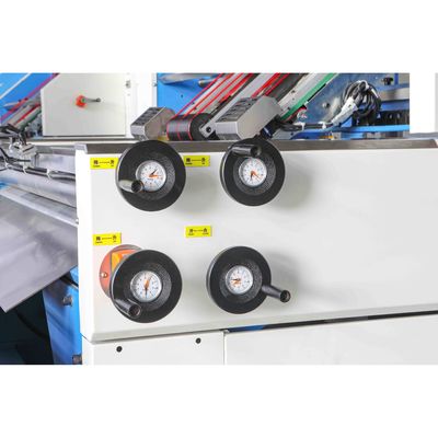 Vollautomatische Flöten-Laminierungs-Maschinen-hohe Präzision 2200mm für das Kleben der Wellpappe und der Pappe